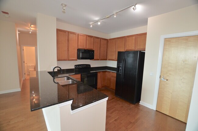 Building Photo - 1629 S Prairie Ave