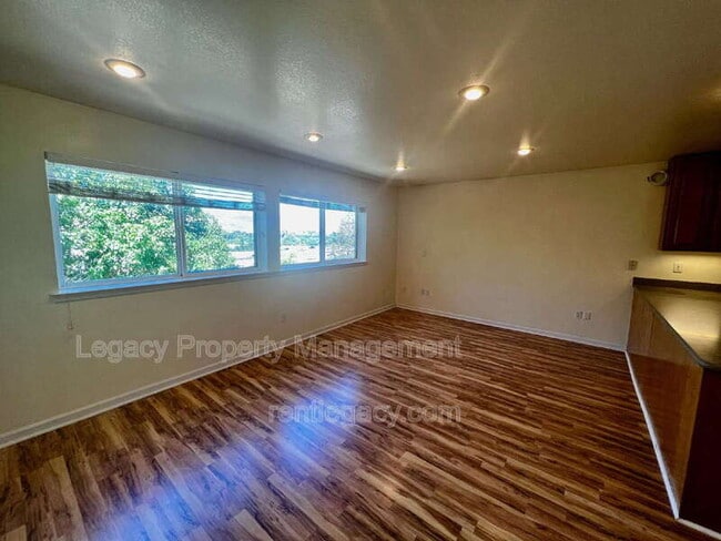 Building Photo - 3884 Bayview Cir