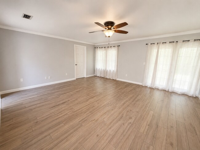 Building Photo - Charming 3-Bedroom Home with Bonus Room on Spacious Lot – Lake City