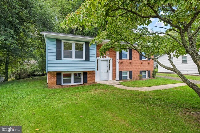 Building Photo - 908 Country Terrace