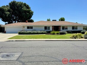 Building Photo - Lovely Home In Olive Dr Area!