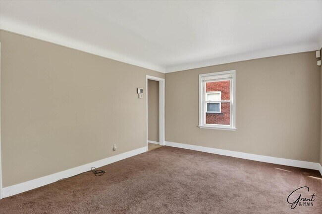 Building Photo - $1250 3 bedroom bungalow