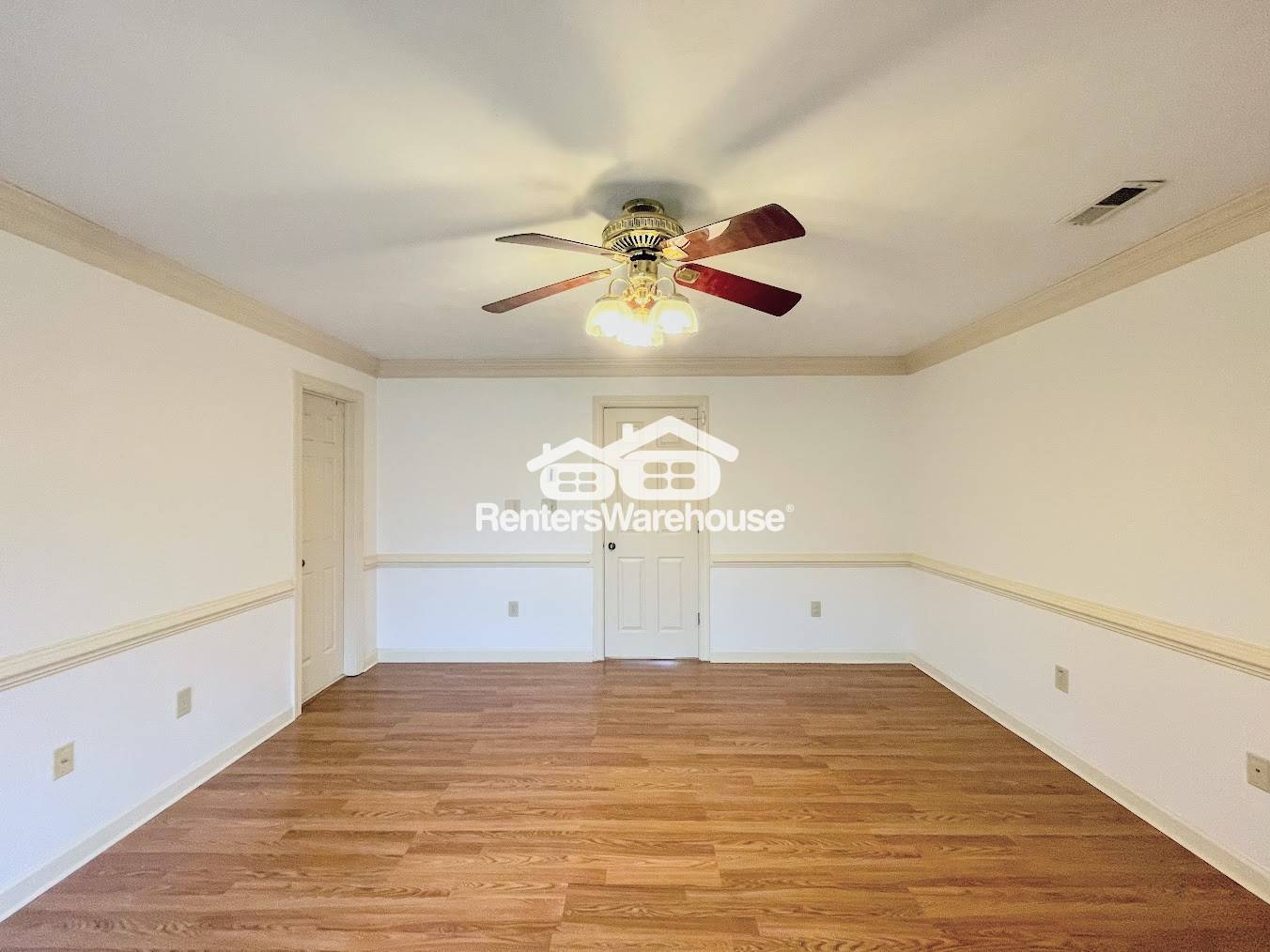 Building Photo - 352 Peace Haven Dr