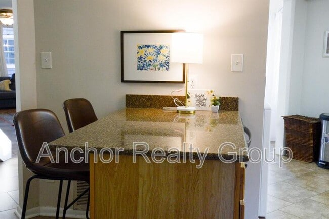 Building Photo - 331 Sunflower Ct