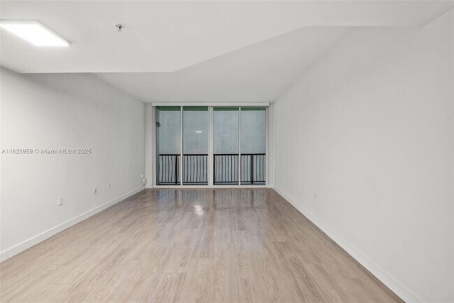 Building Photo - 1756 N Bayshore Dr