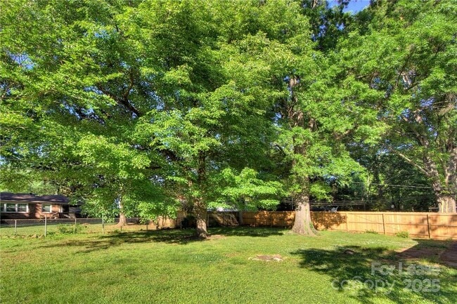 Building Photo - 308 Seneca Pl