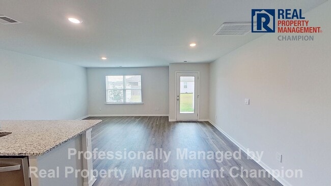 Building Photo - Like New 3 BD/2.5 BA Townhouse w/Open Floorplan and Attached Garage