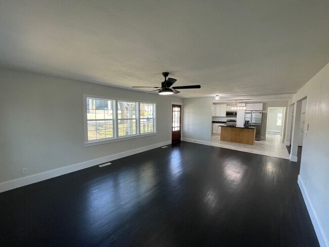 Building Photo - GORGEOUS 4 BEDROOM HOME