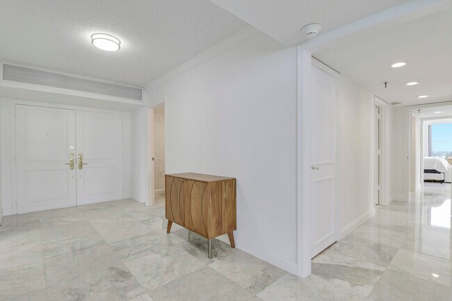 Building Photo - 5380 N Ocean Dr