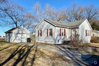 Building Photo - 2 bedroom one bath house in Godfrey