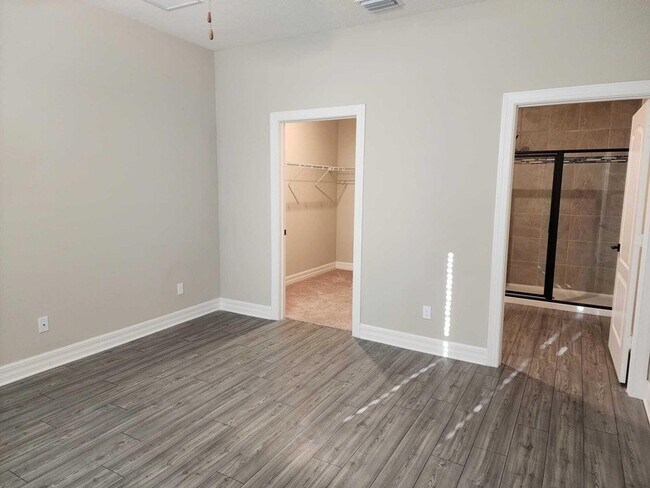 Building Photo - 1817 Party Pl