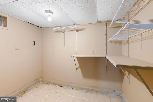 Building Photo - 443 Manor St