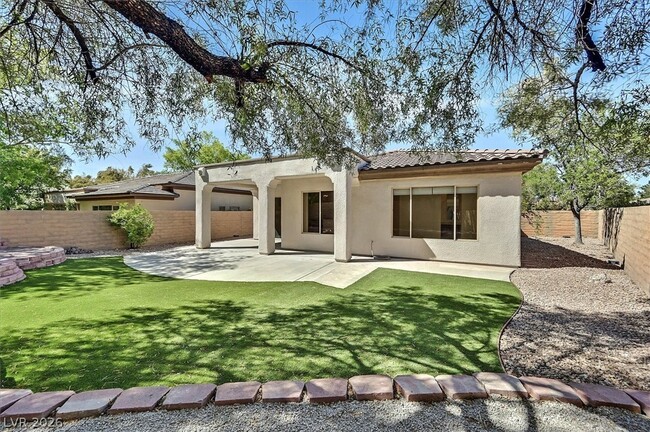 Building Photo - 11 Fountainhead Cir