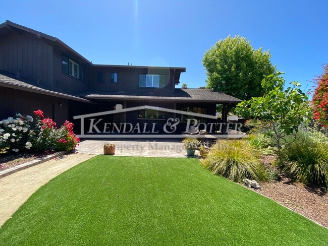 Building Photo - Beautifully Remodeled 4 Bed/2 Full Bath + ...