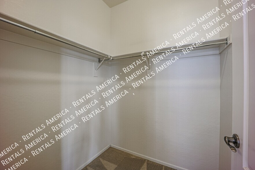 Building Photo - 906 S Annie Ln