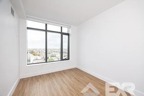 Building Photo - 2230 Cropsey Ave