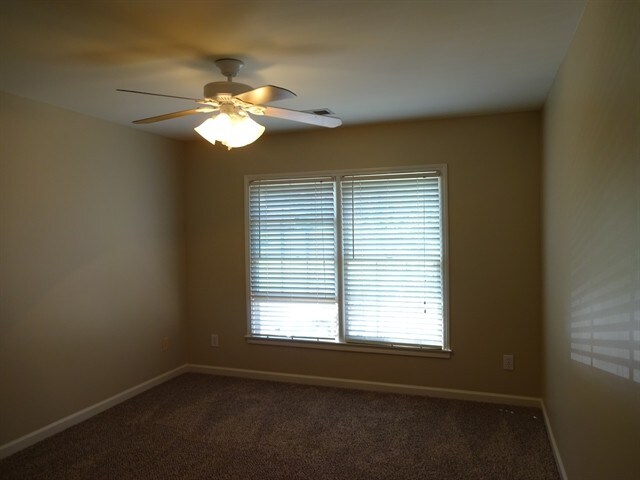 Building Photo - 2401 Weatherstone Cir SE