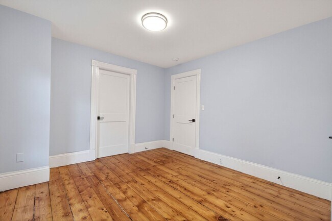 Building Photo - Amazing 3 bed 1.5 bath in Somerville.....