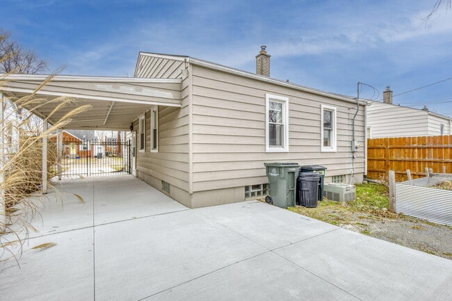 Building Photo - 23005 California St