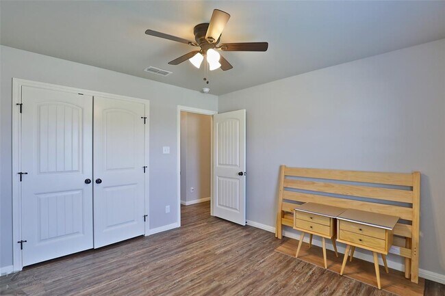 Building Photo - 144 Carriage Hills Pkwy
