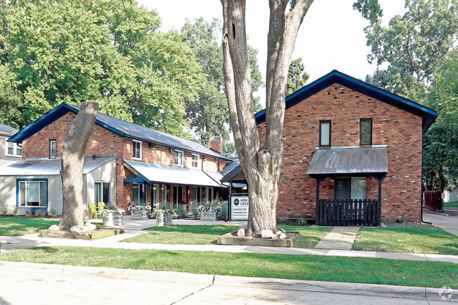 Primary Photo - Sixth Street Lofts