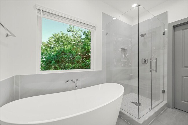 Building Photo - 4019 Stassen St