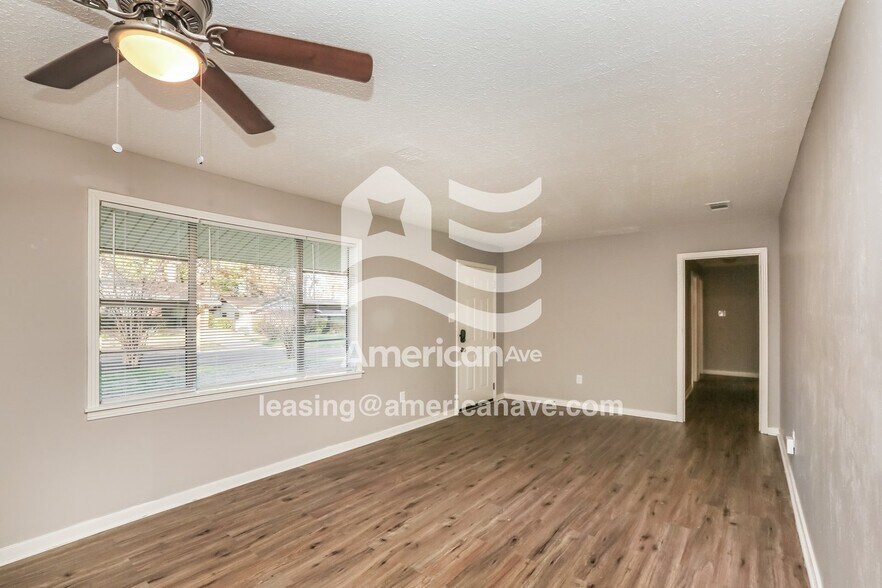 Building Photo - 1665 Aurora St