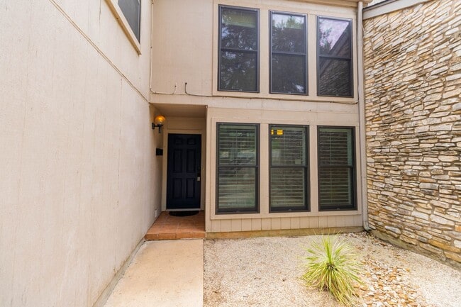 Building Photo - Charming 3 bed 2 bath Home in NW Austin!