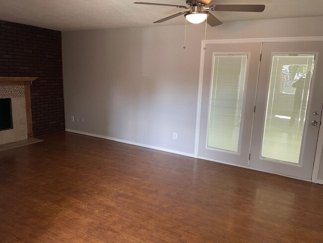 Building Photo - 4 Bedroom Home in Huber Heights