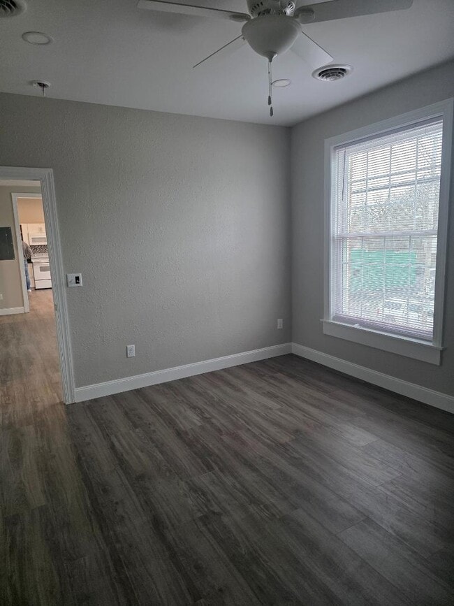 Building Photo - 101 N Locust St