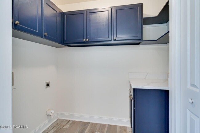 Building Photo - 147 Oak Crest Dr