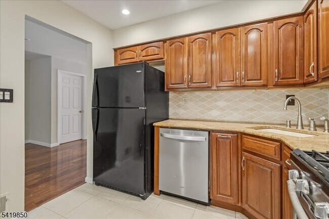 Building Photo - 83 Patriots Rd