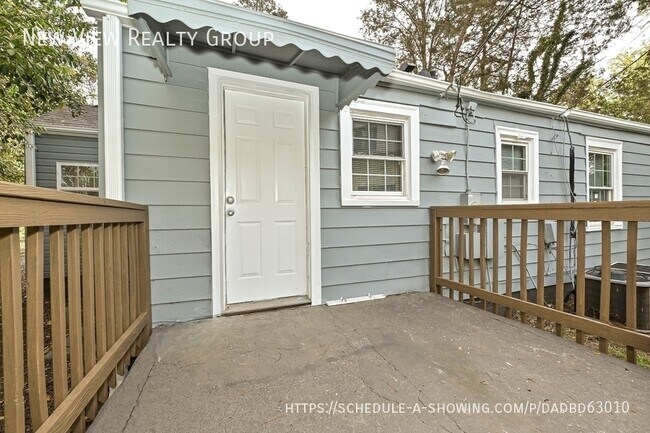 Building Photo - 301 Seldon Dr