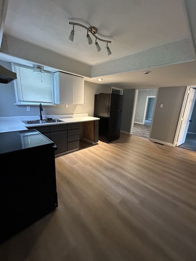 Building Photo - Welcome Home! 3BR/1BA House w/Large Fenced-In Backyard!