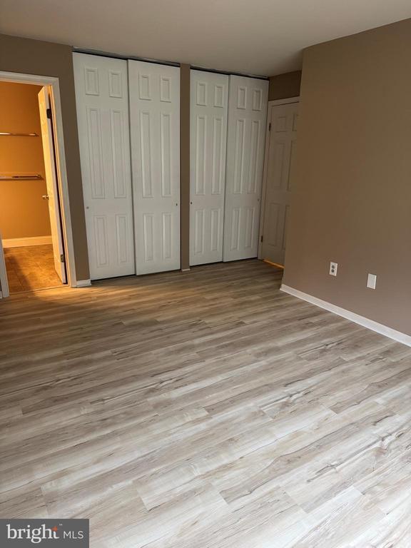 Building Photo - 906 Mews Dr