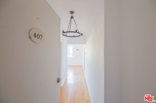 Building Photo - 1201 N Crescent Heights Blvd