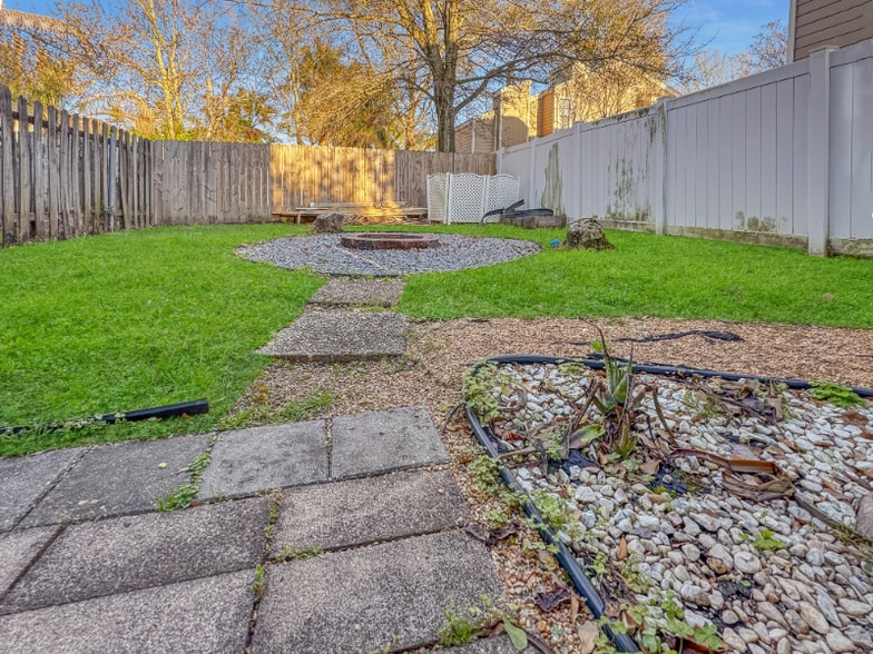 Building Photo - 2421 Caswell Ln