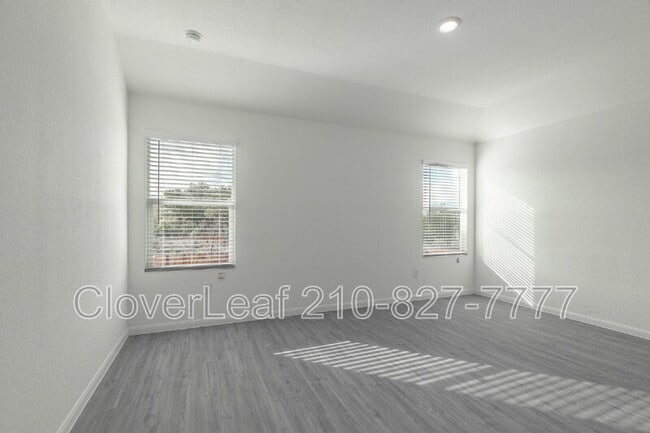 Building Photo - 706 Red Fld Wy