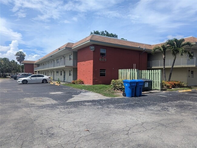 Building Photo - 609 S State Rd 7