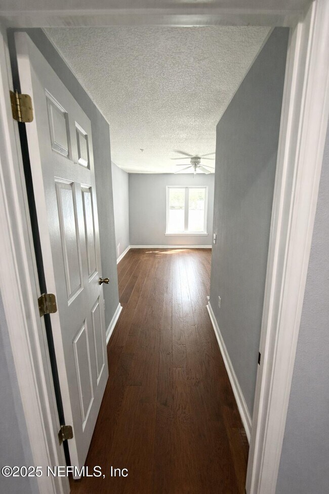 Building Photo - 845 Black Cherry Dr S