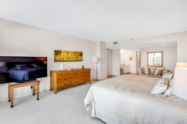 Building Photo - 4301 N Ocean Blvd