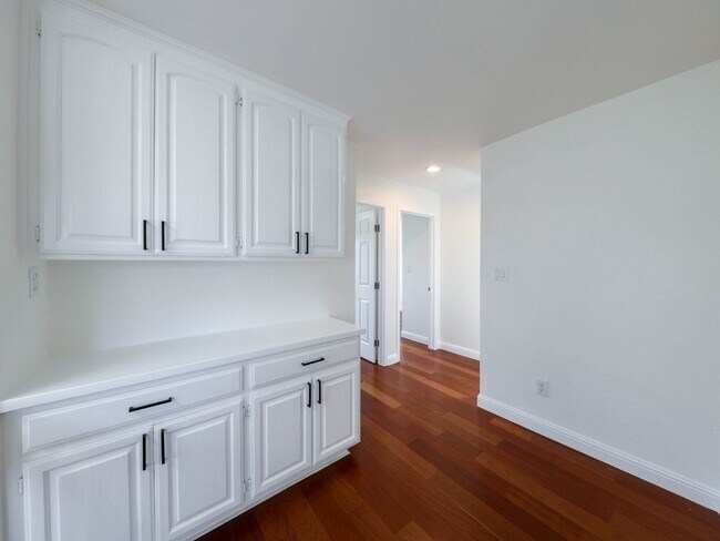 Building Photo - 3104 San Andreas Dr