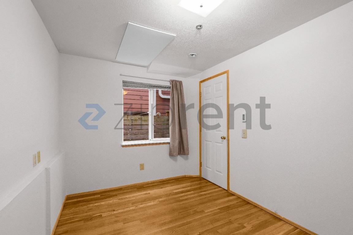 Building Photo - Unit 3