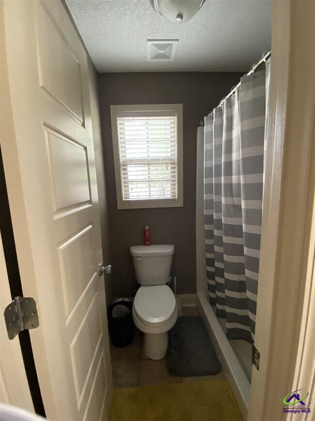 Building Photo - 552 Grand Ave