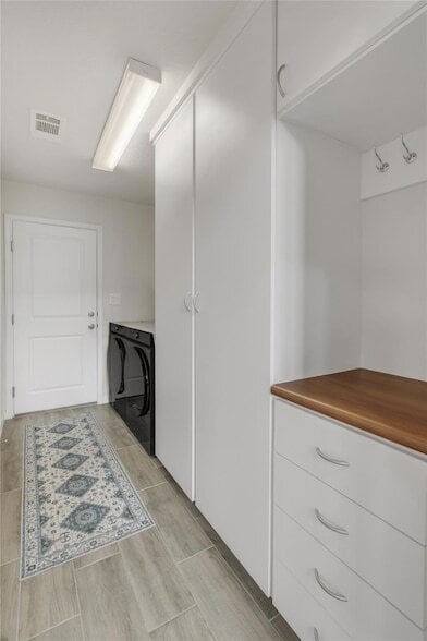 Building Photo - 223 Balsam St