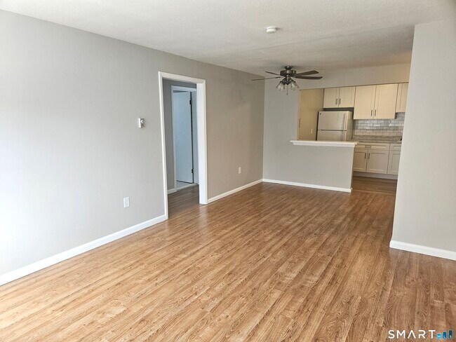 Building Photo - 131 Milford St Ext