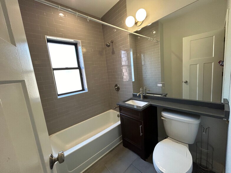 Building Photo - 1143 Maple Ave