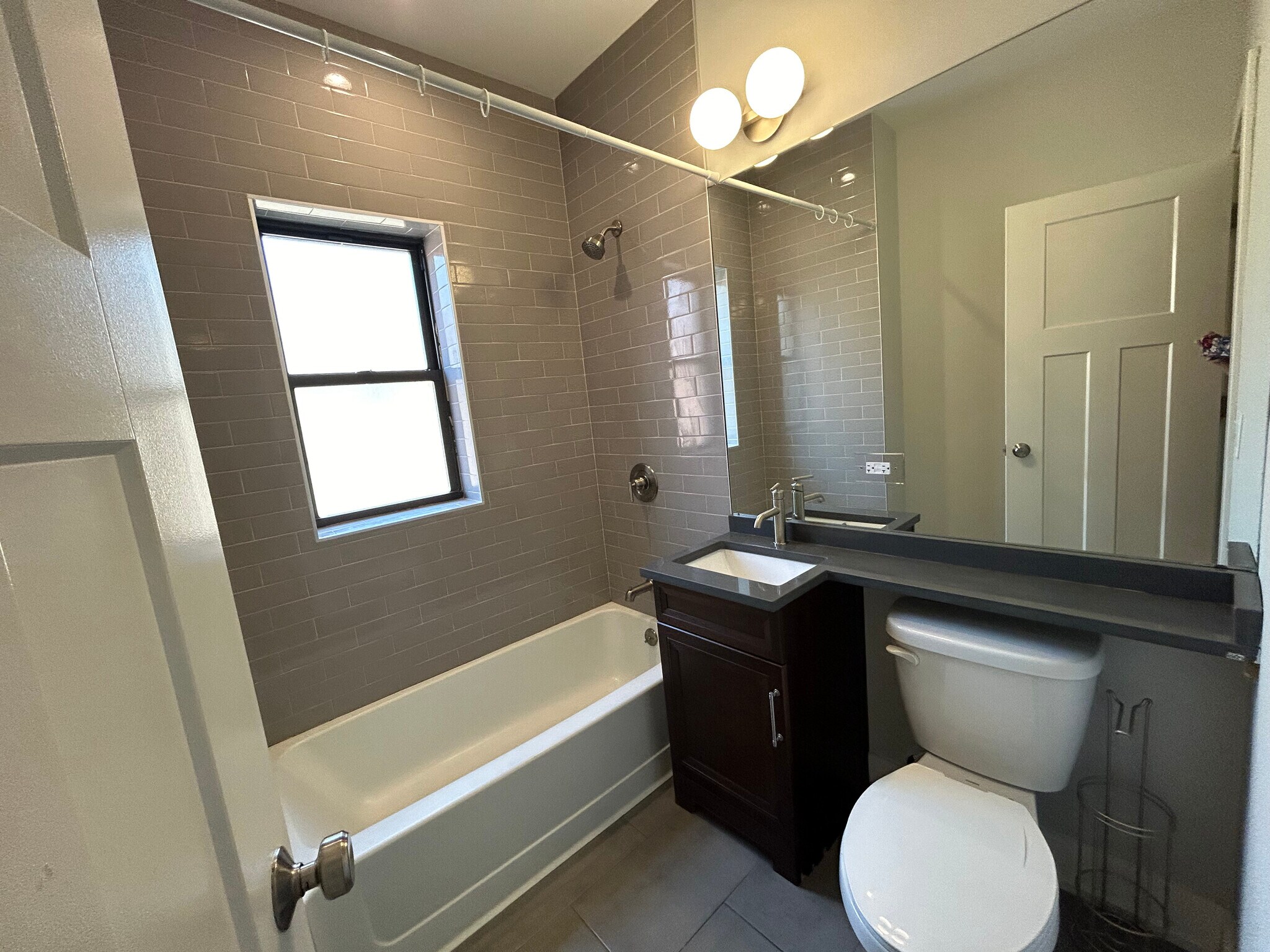 Building Photo - 1143 Maple Ave