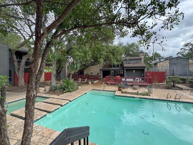 Building Photo - 3843