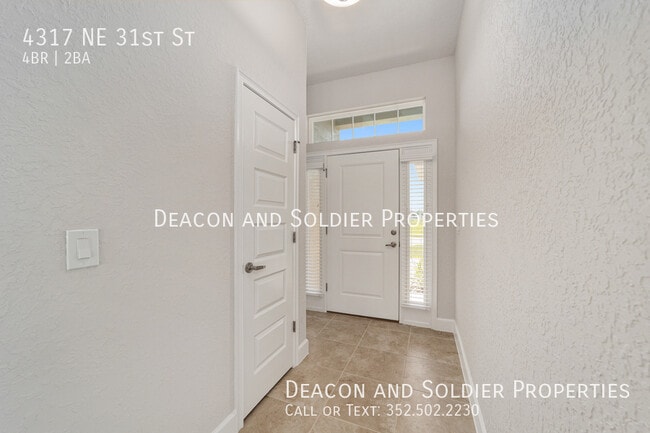 Building Photo - 4317 NE 31st St